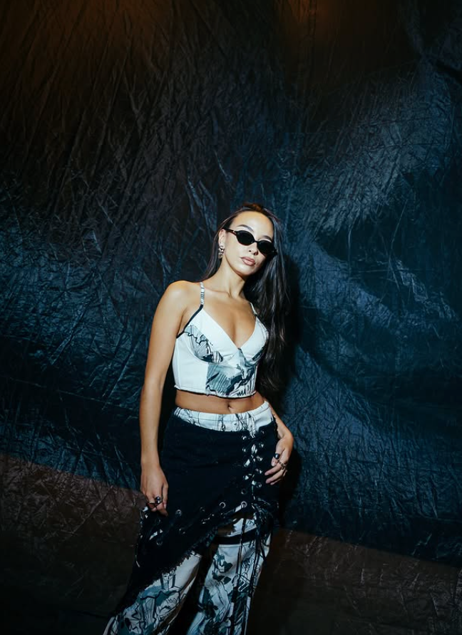 Singer Mar
