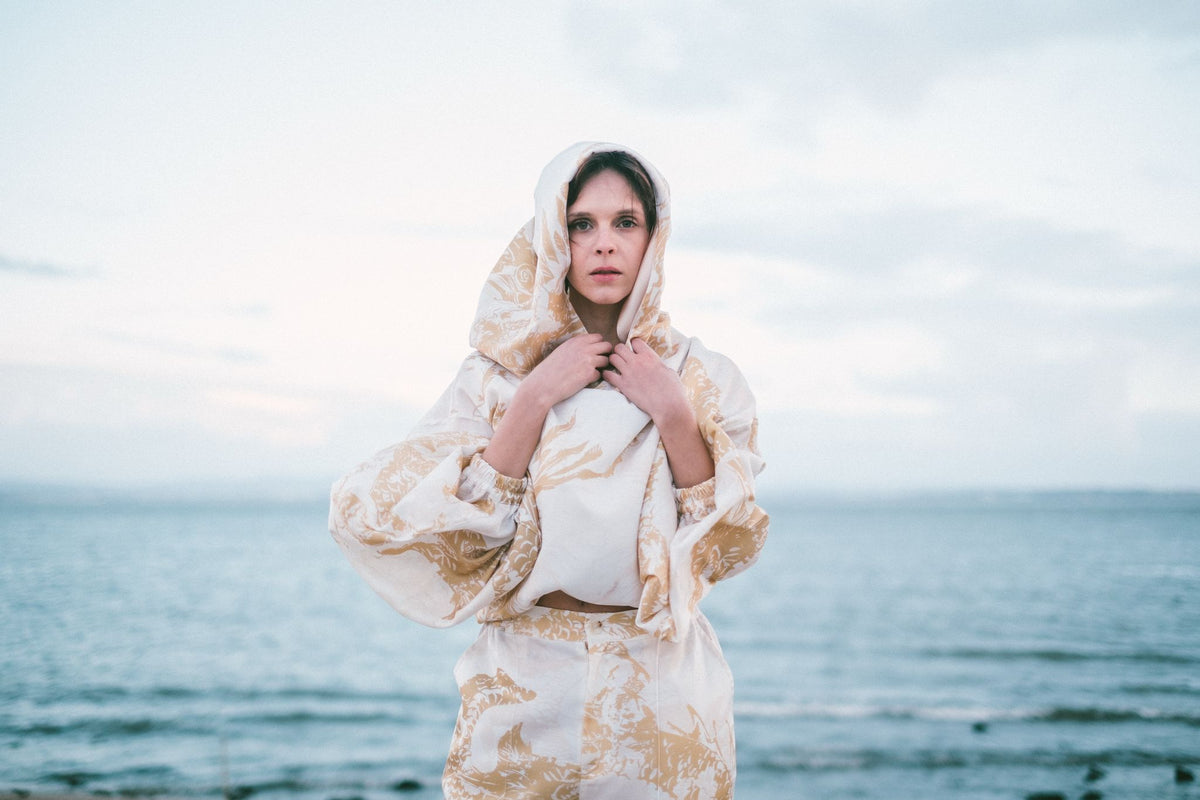 Actress Helena Caldeira wearing DuarteHajime