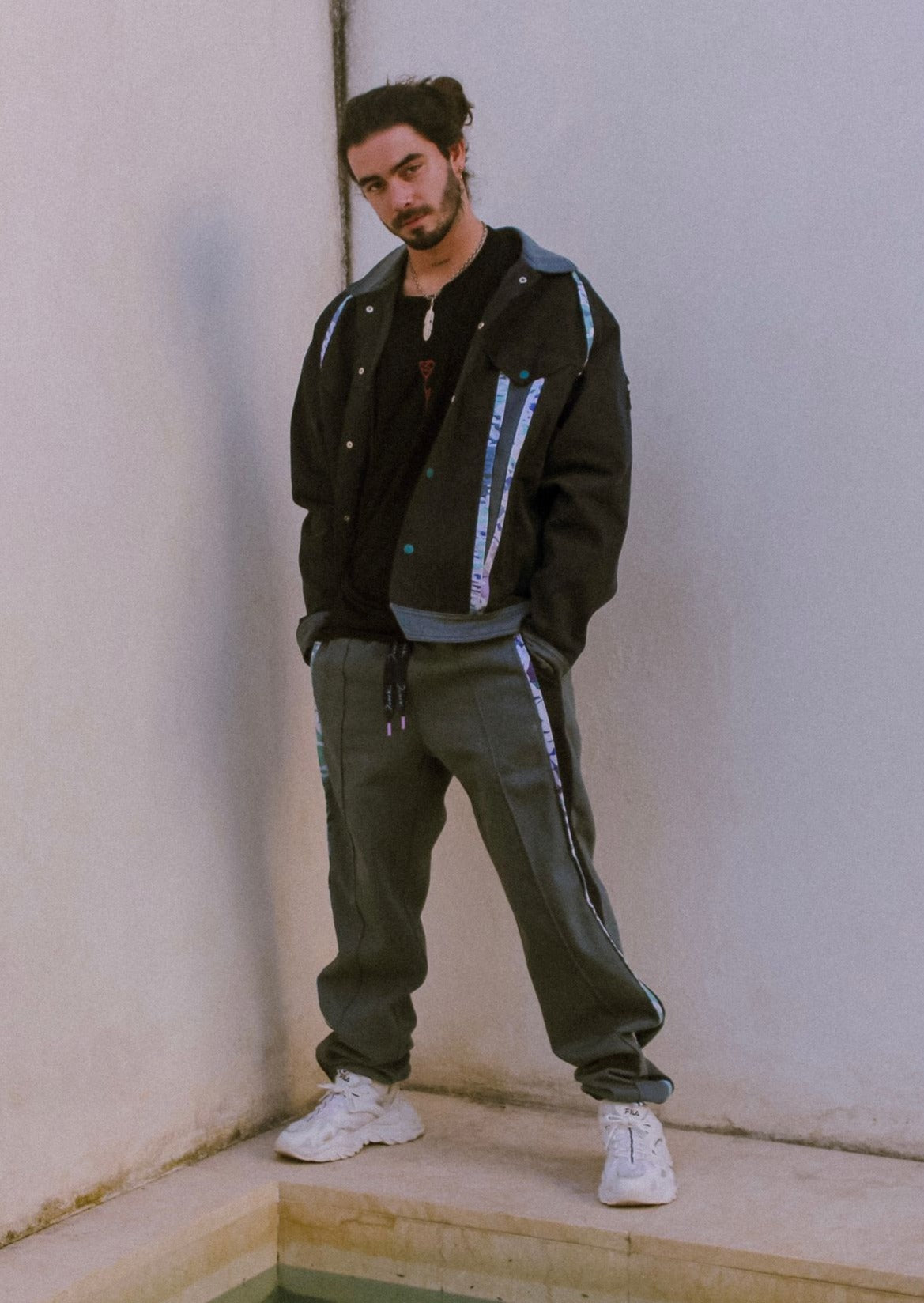Singer Syro